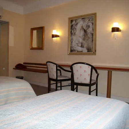 Chiffre Hotel