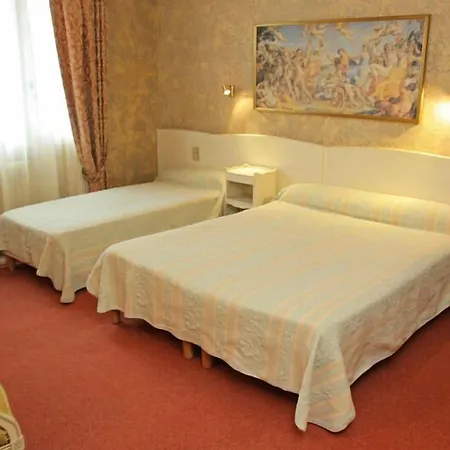 Chiffre Szálloda 3*